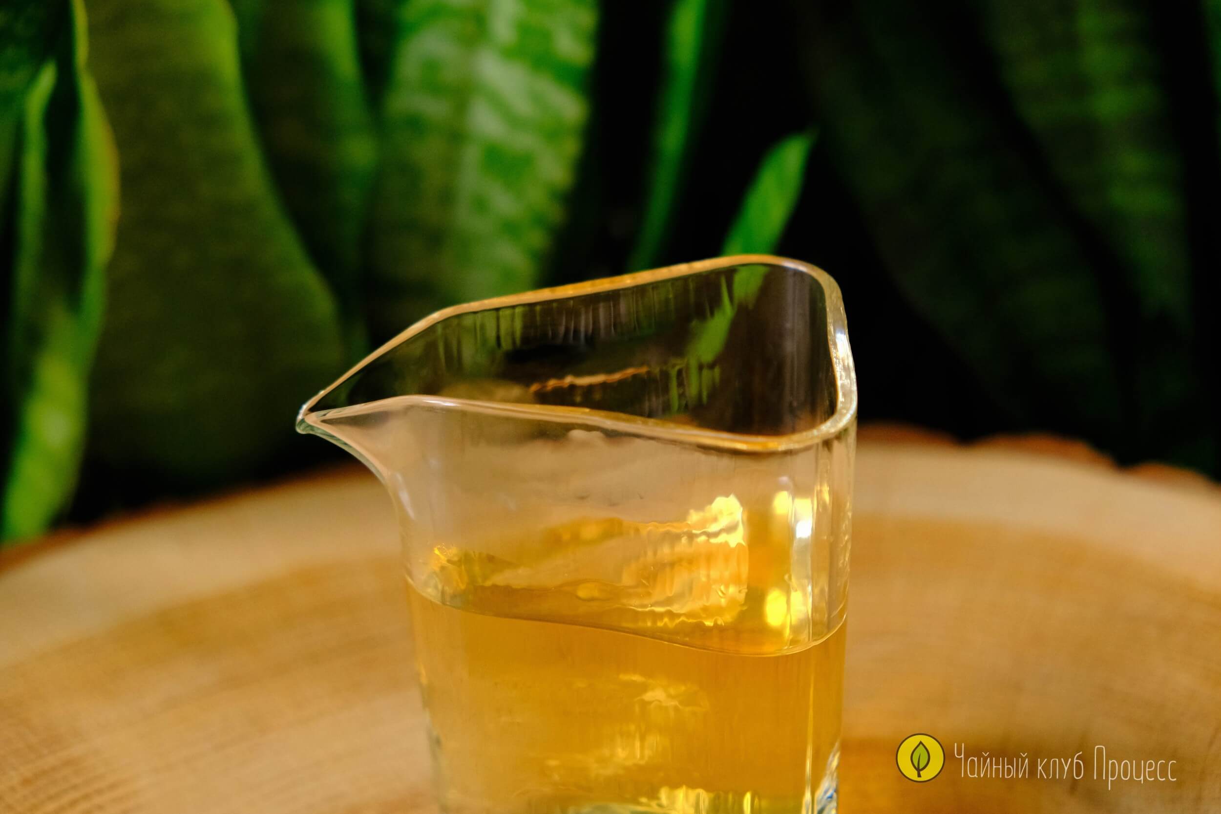 Чахай треугольный из фактурного стекла (150 мл)