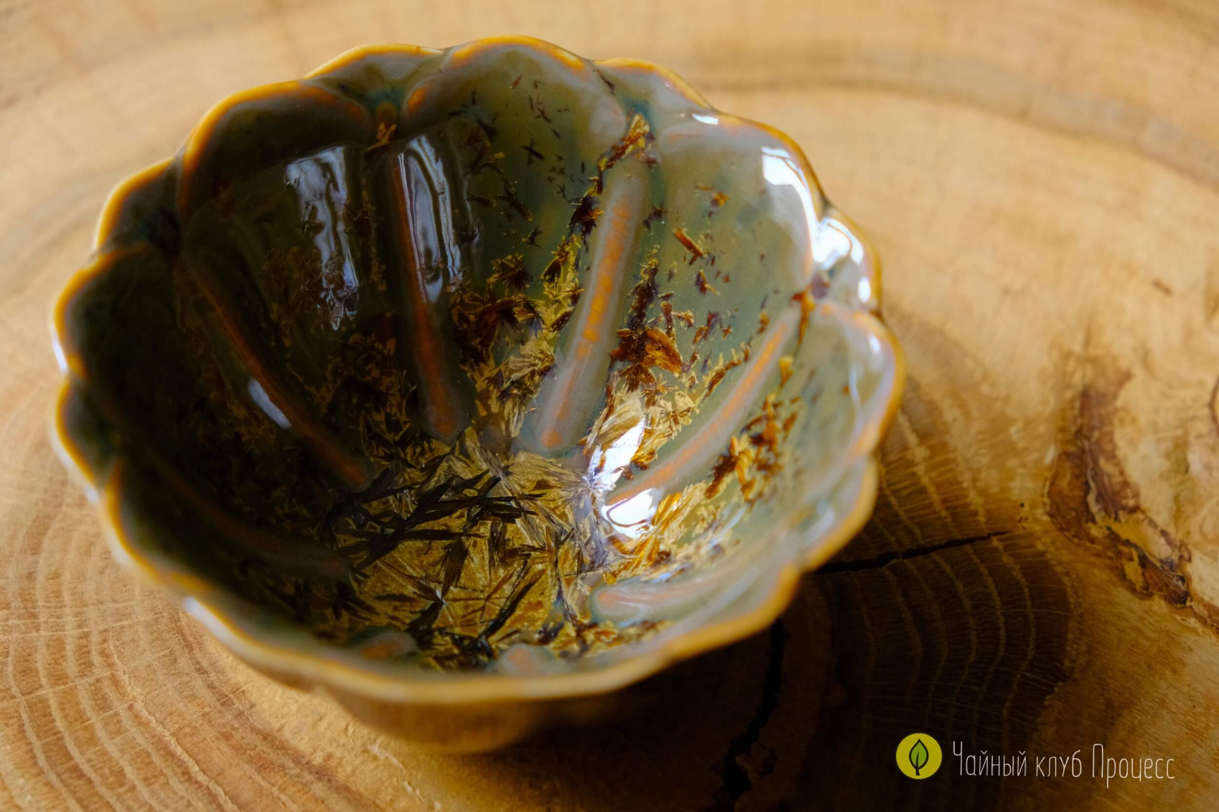  Пиала «Золотые лепестки» 110 мл — глазурь яо-бянь, подарочная коробка