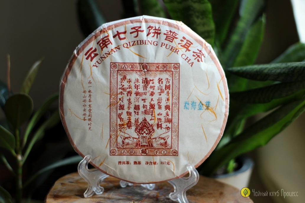Шу пуэр Мэнхай Цзинь Я - золотая почка Мэнхая, блин 357 грамм, 2017 года