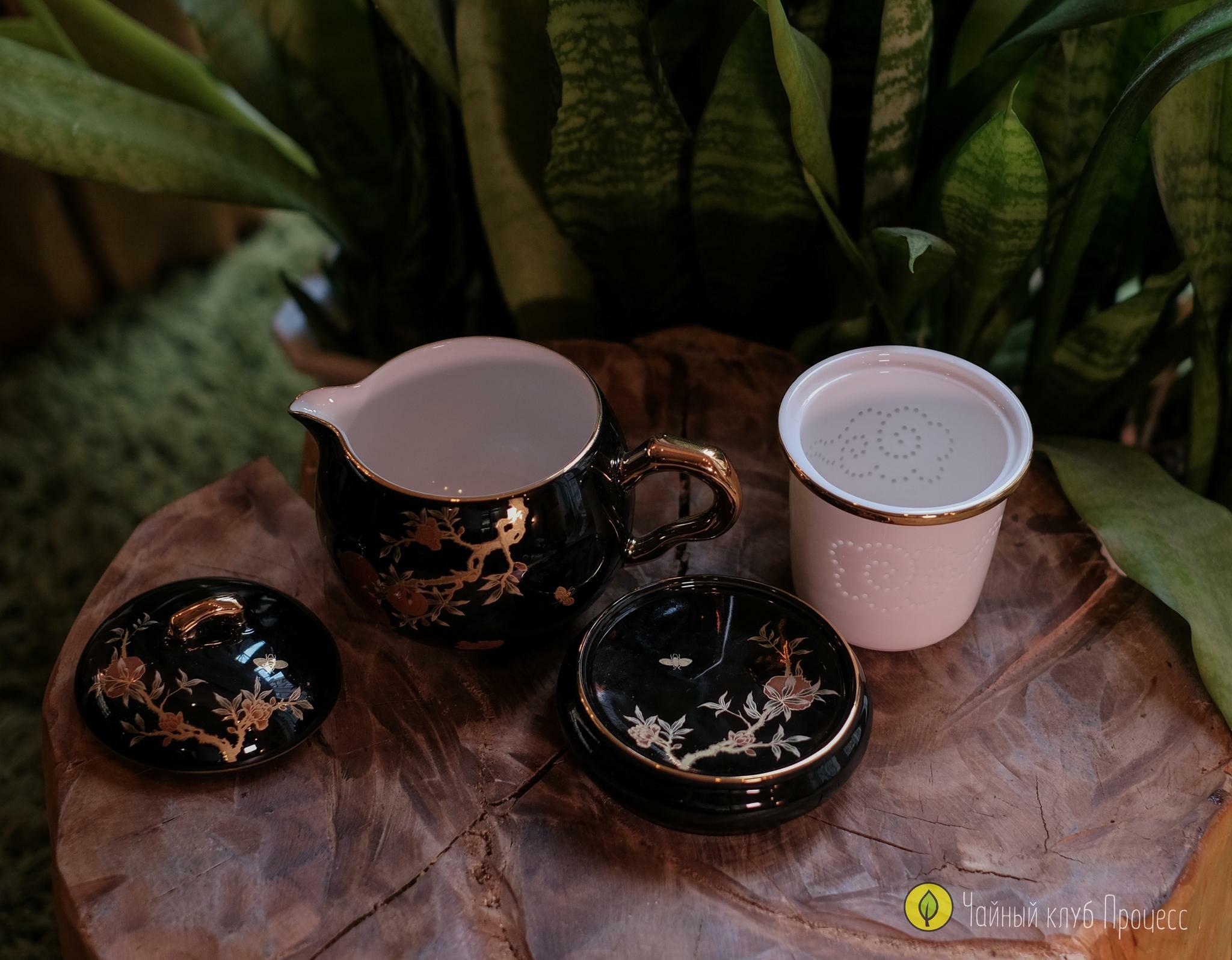 Дорожный набор посуды "Золотой гранат" в черном