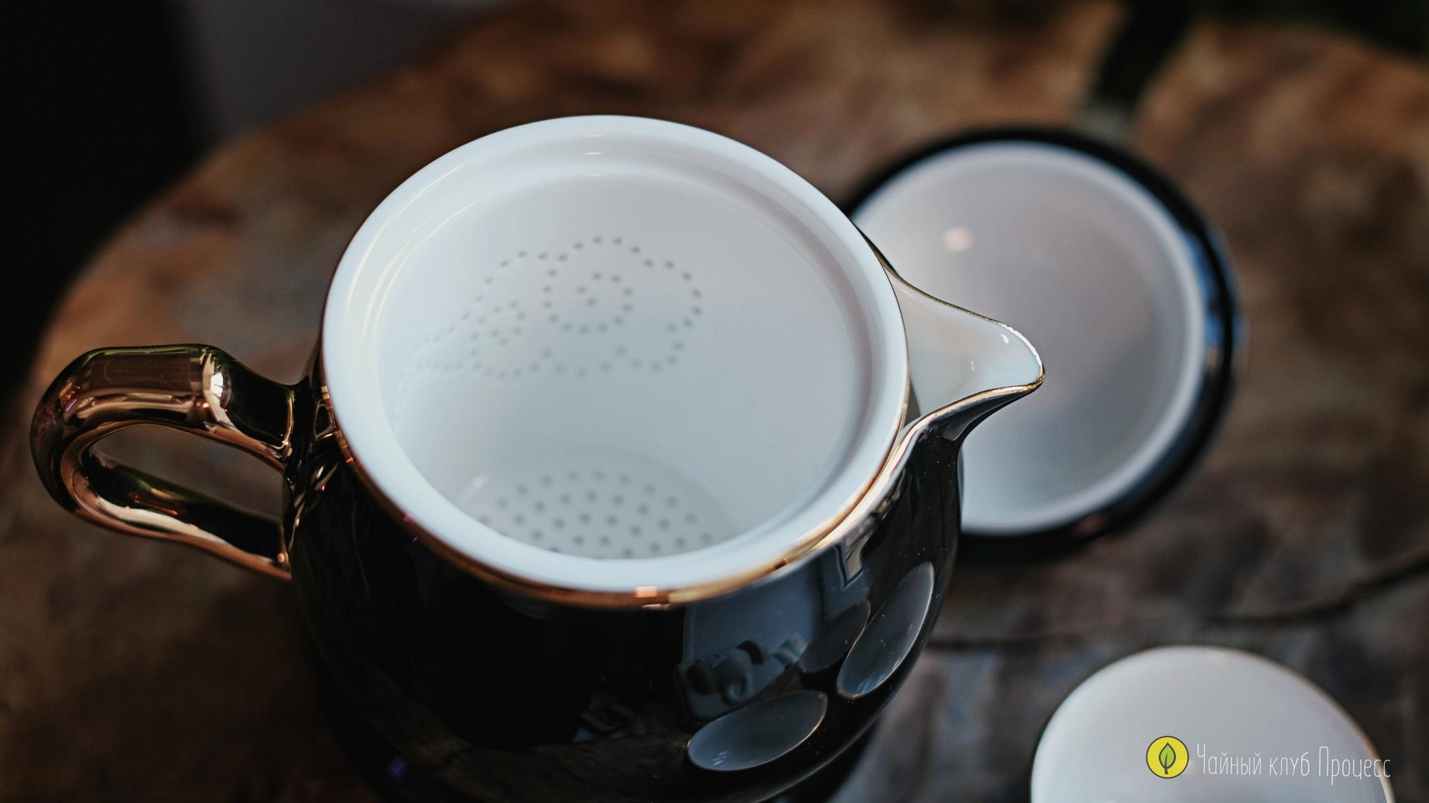 Дорожный набор посуды "Золотой гранат" в черном