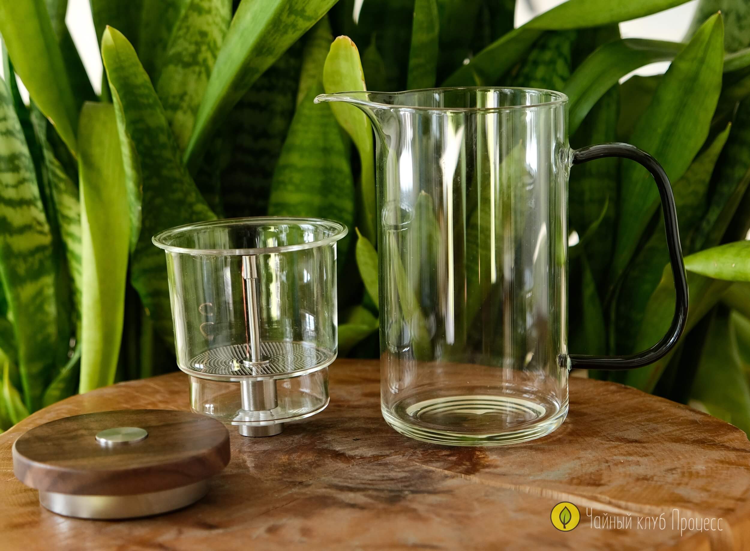 Типот стеклянный с деревянной крышкой — 750 мл