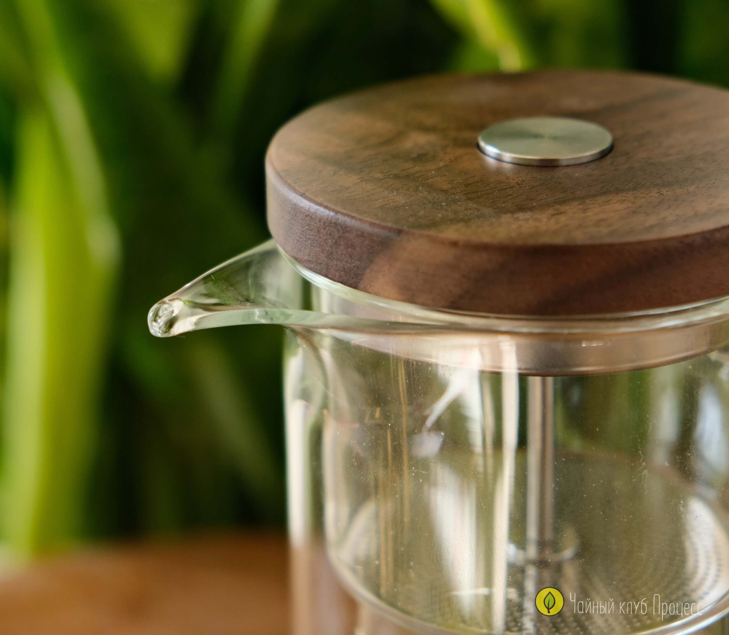 Типот стеклянный с деревянной крышкой — 750 мл