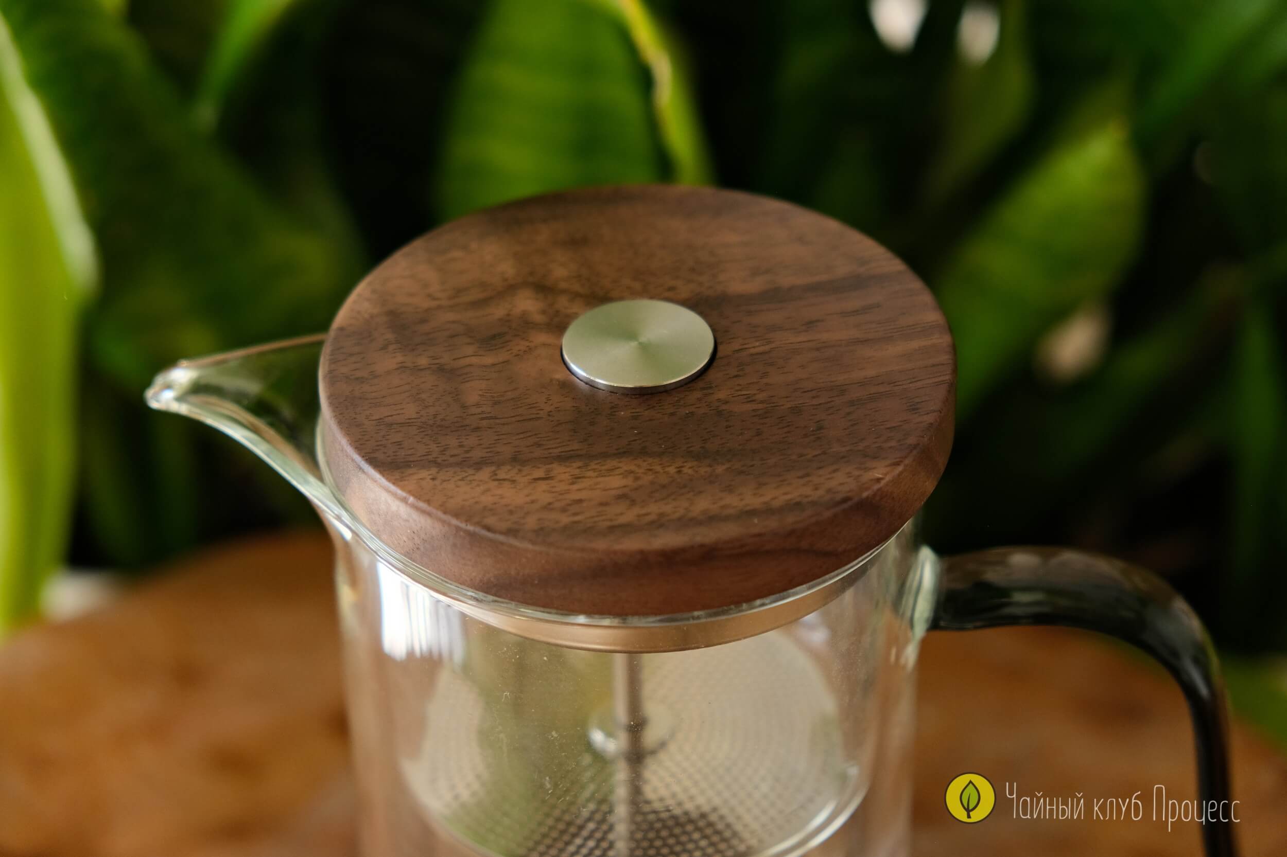 Типот стеклянный с деревянной крышкой — 750 мл