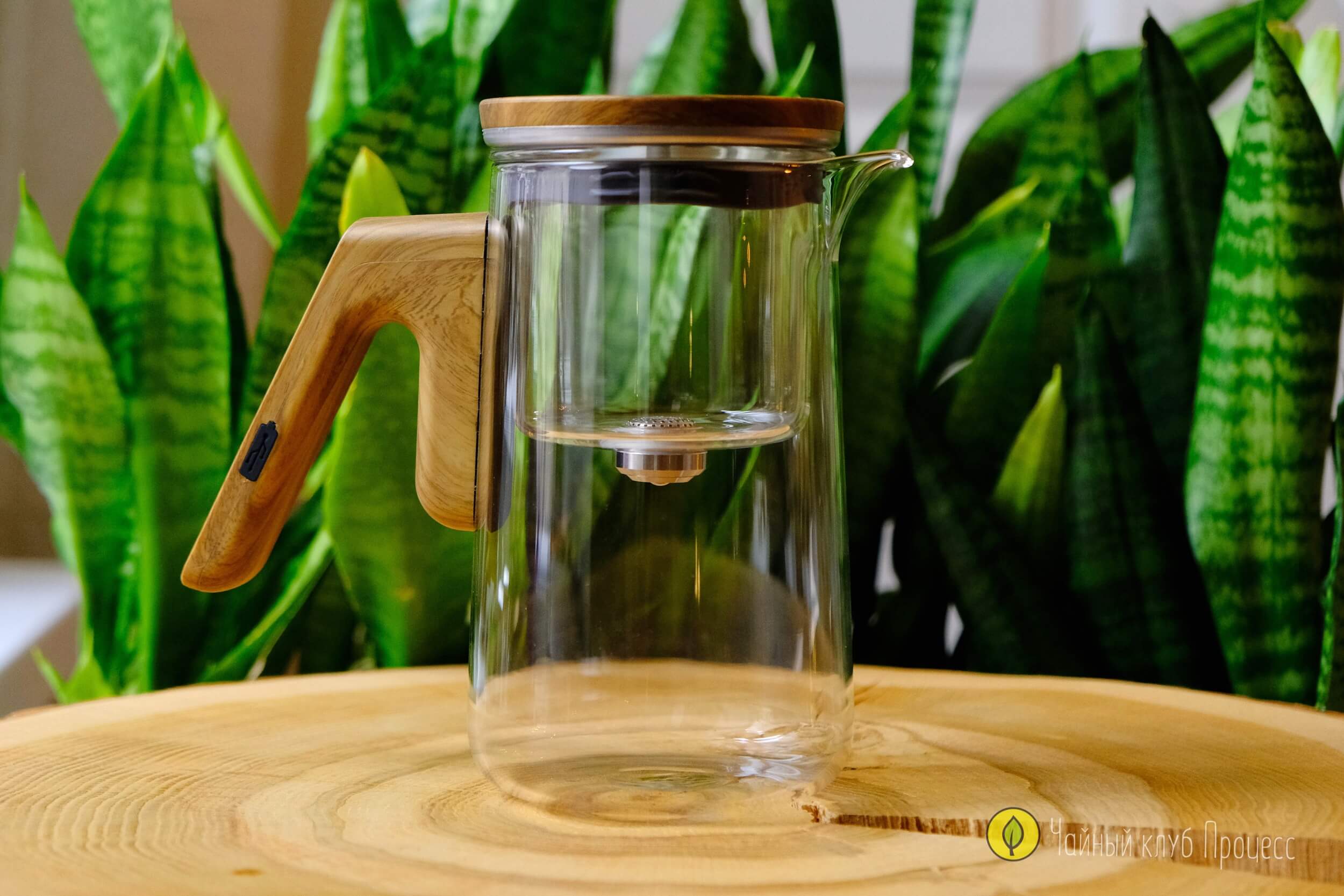 Типот из термостойкого стекла с таймером