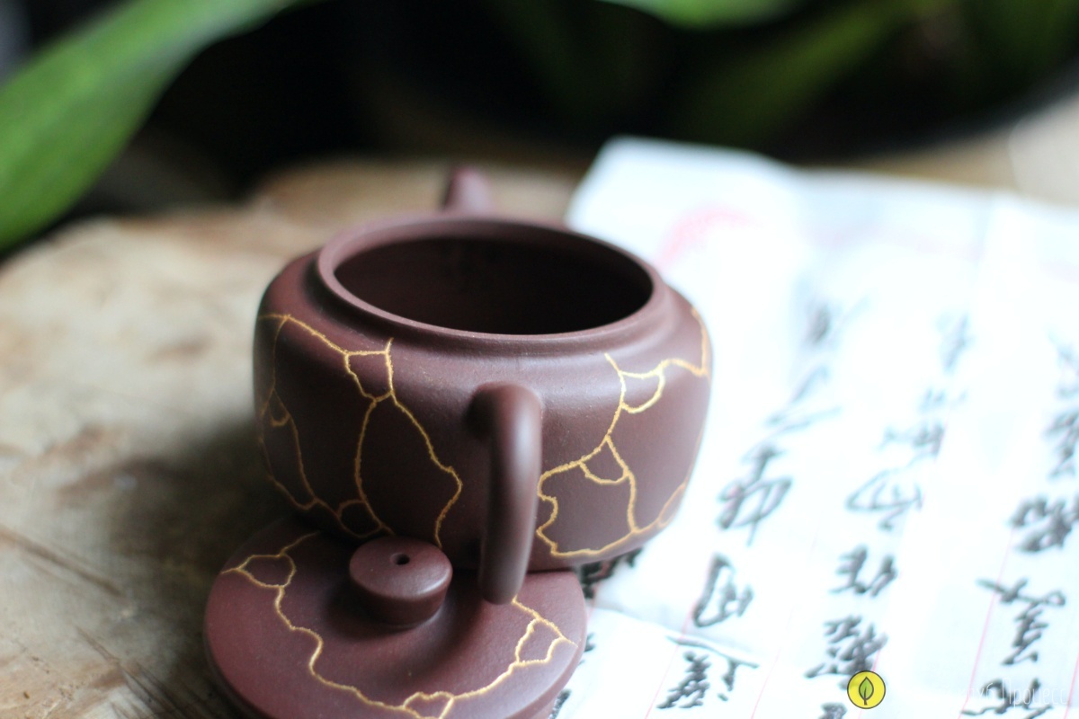 Чайник из исинской глины "Кинцуги"