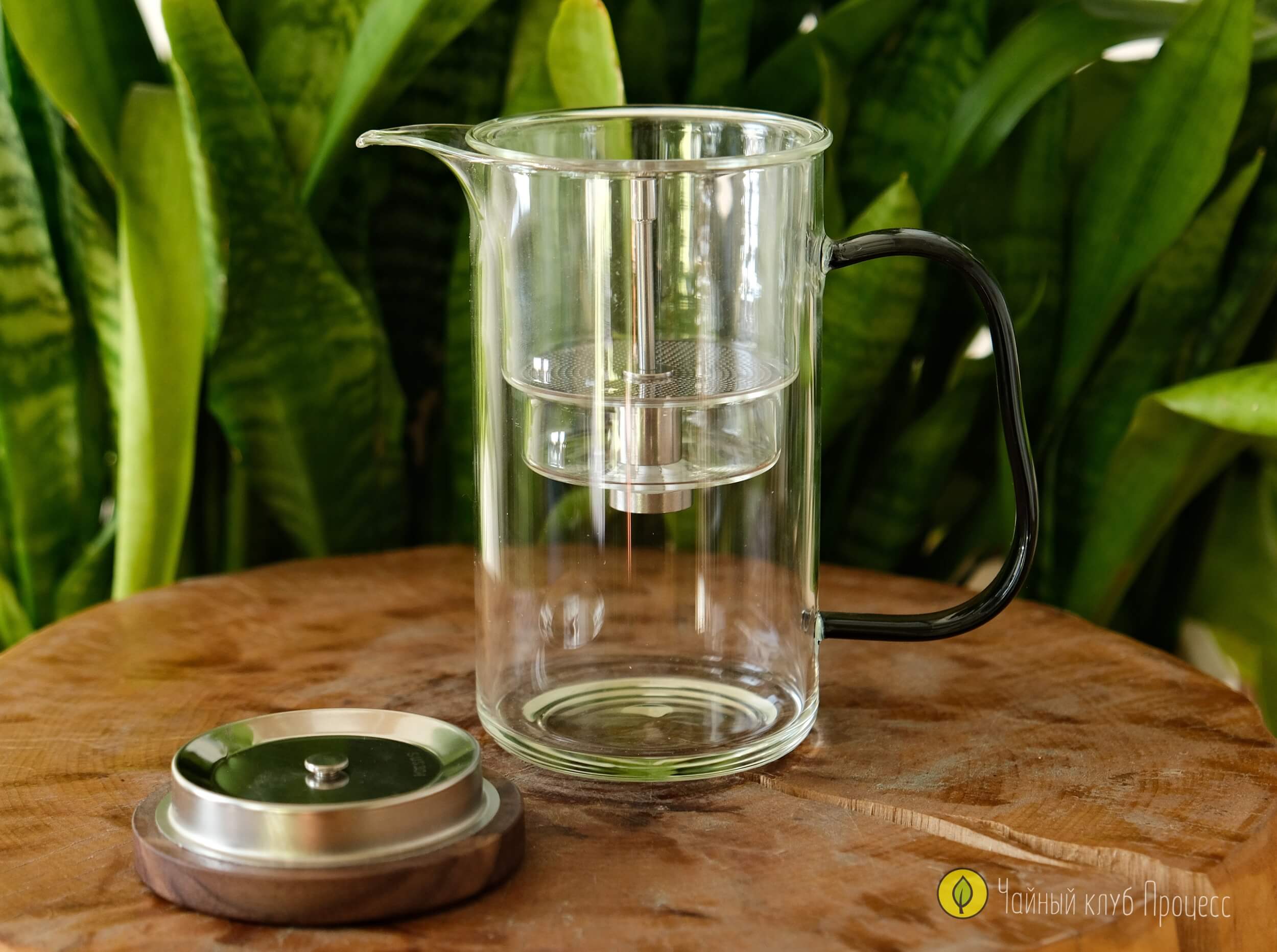 Типот стеклянный с деревянной крышкой — 750 мл