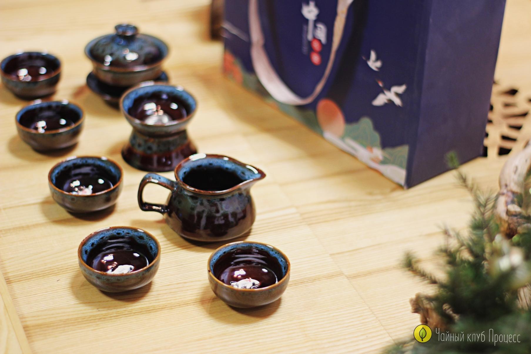 Набор посуды для чайной церемонии с карпом