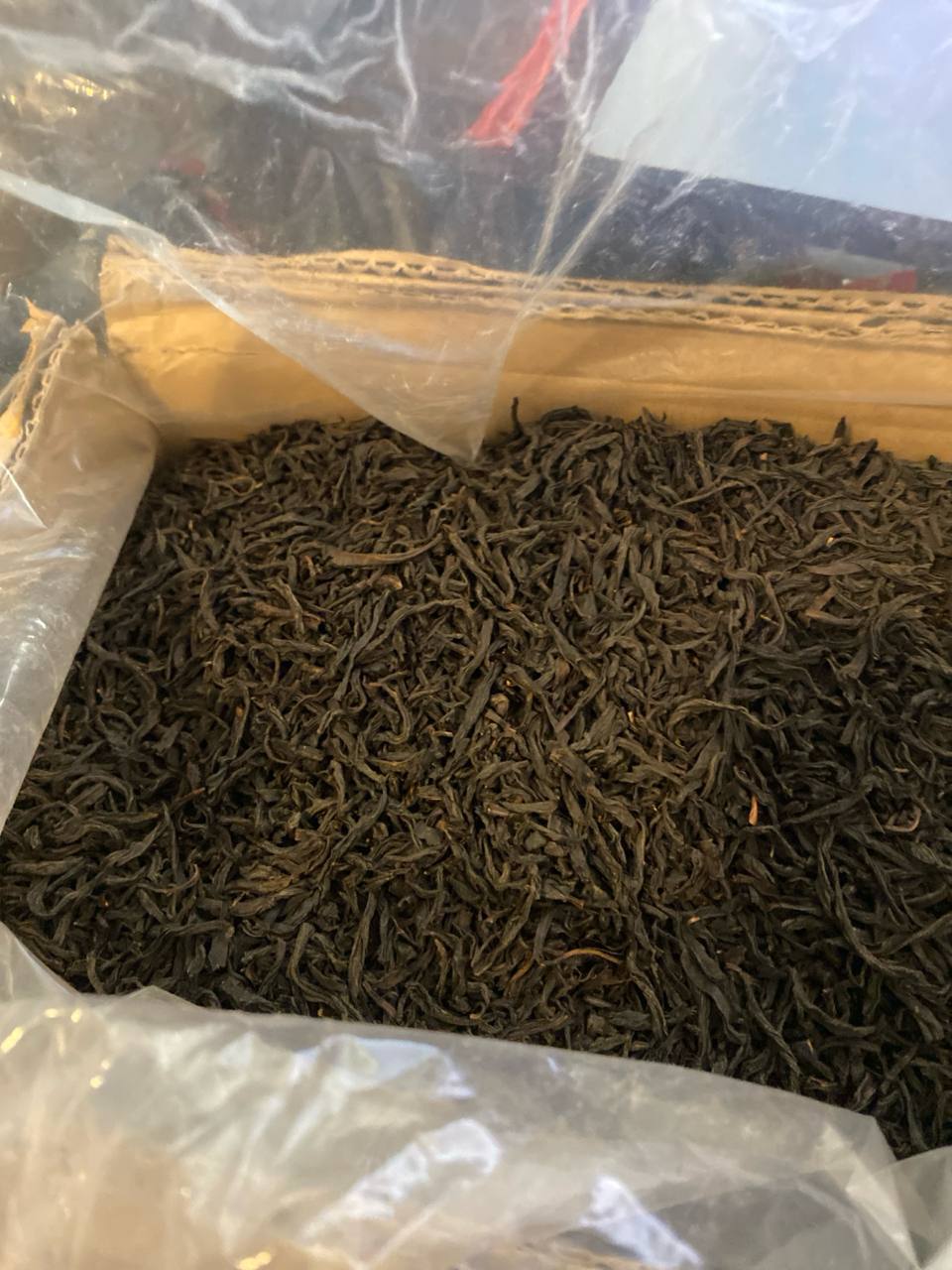 Чай приходит в больших упаковках