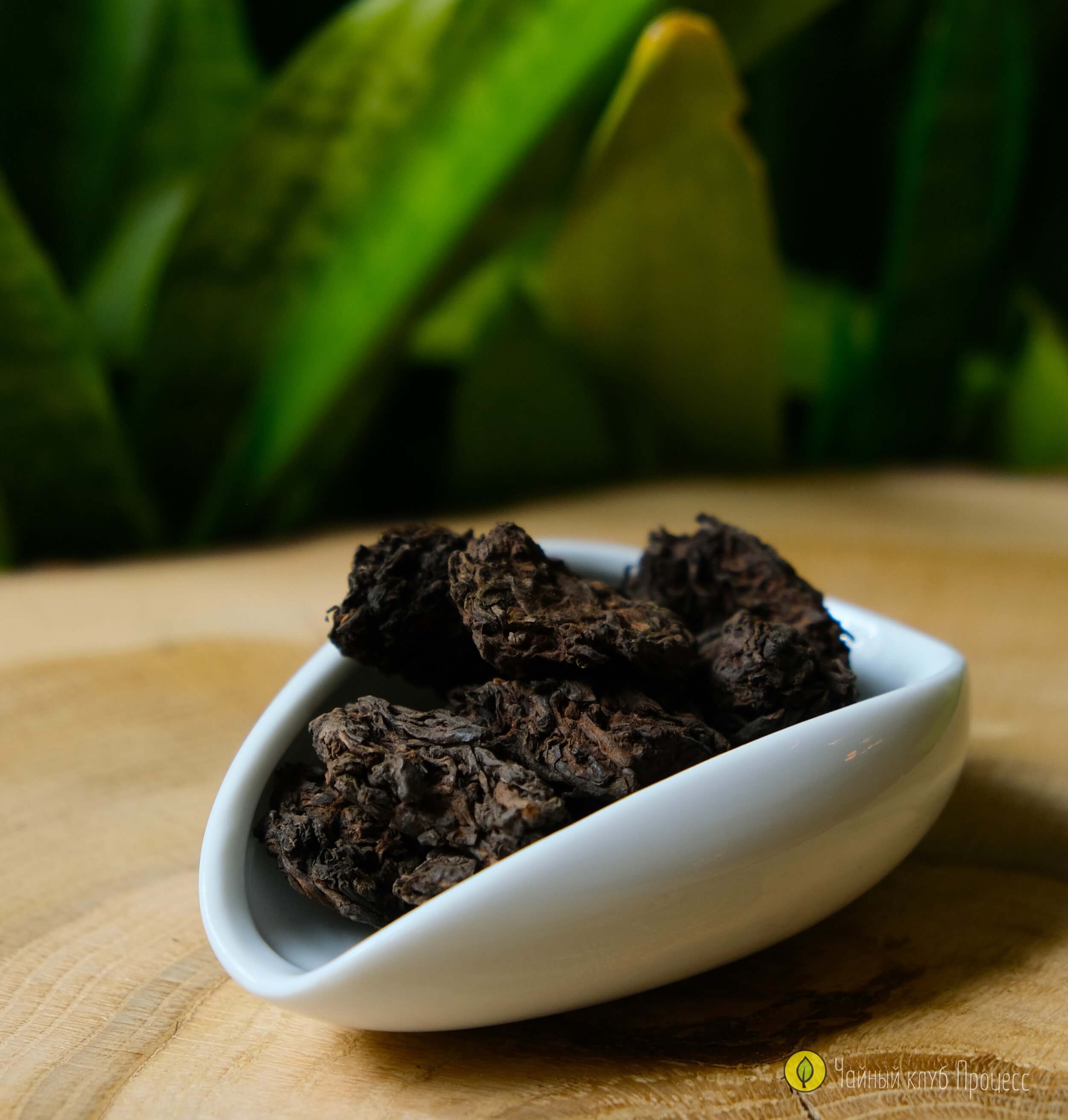Лао Ча Тоу (Старые чайные головы) — крупный план, фактура комочков шу пуэра